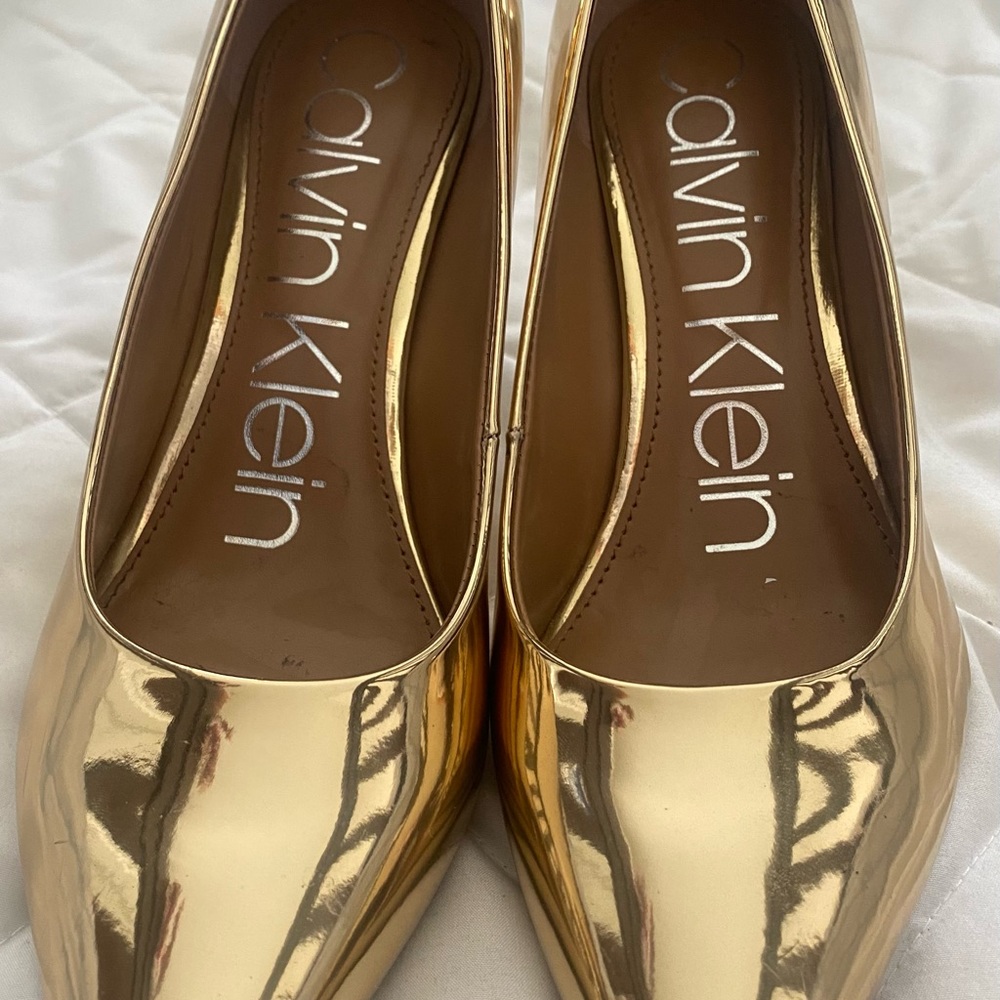 Calvin Klein Gayle Pump Gold SZ 7.5